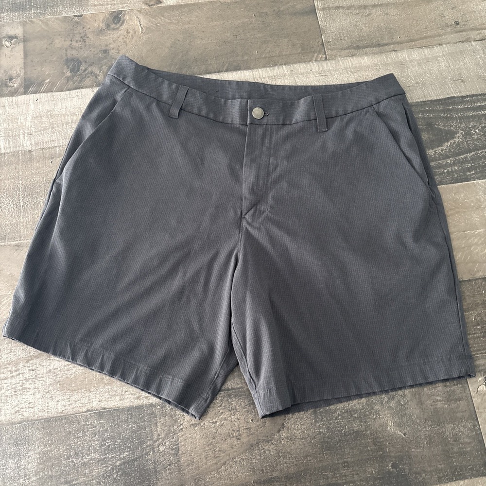 Lululemon Shorts Mens 34 Gray ABC classic fit shorts 7" inseam